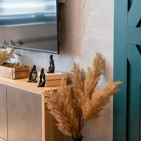 Evergreen 65 Apartment