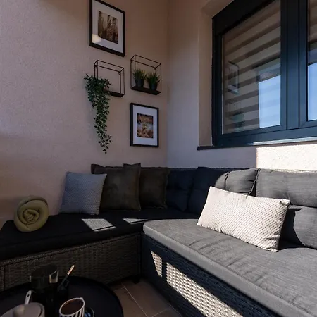 Evergreen 65 Apartment *